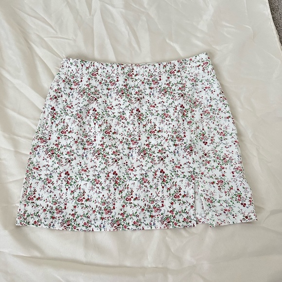SHEIN Floral mini skirt 💐 - Picture 1 of 3